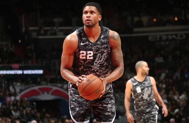 这名前锋在 这名前锋在