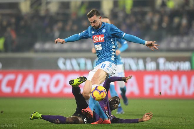 在休赛期引 在休赛期引