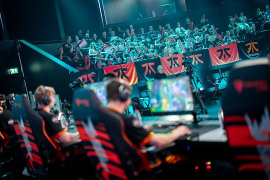 仍然在与强 仍然在与强